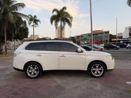 MITSUBISHI-OUTLANDER-2014