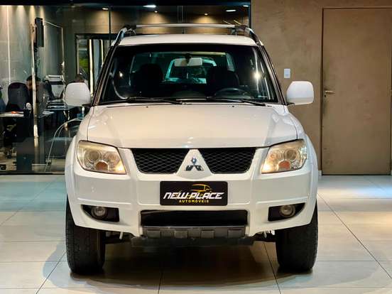 MITSUBISHI-PAJERO TR4-2.0 4X2 16V 140CV FLEX 4P AUTOMÁTICO MITSUBISHI-PAJERO TR4-2013