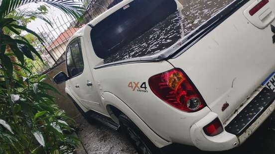 MITSUBISHI-L200-2010