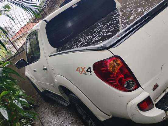 MITSUBISHI-L200-3.5 SPORT HPE 4X4 V6 24V FLEX 4P AUTOMÁTICO MITSUBISHI-L200-2010
