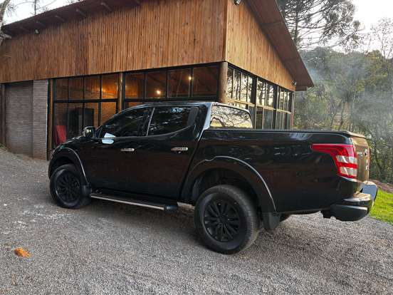 MITSUBISHI-L200 TRITON-2.4 16V TURBO DIESEL SPORT HPE TOP CD 4P 4X4 AUTOMÁTICO MITSUBISHI-L200 TRITON-2017
