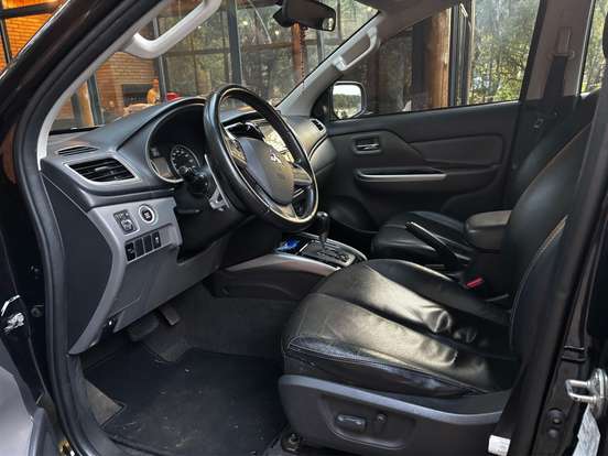 MITSUBISHI-L200 TRITON-2.4 16V TURBO DIESEL SPORT HPE TOP CD 4P 4X4 AUTOMÁTICO MITSUBISHI-L200 TRITON-2017