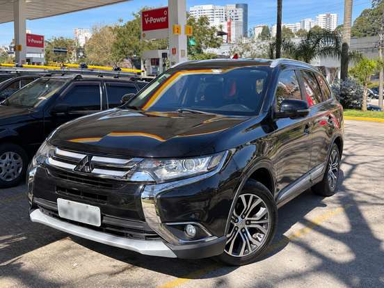 MITSUBISHI-OUTLANDER-2015