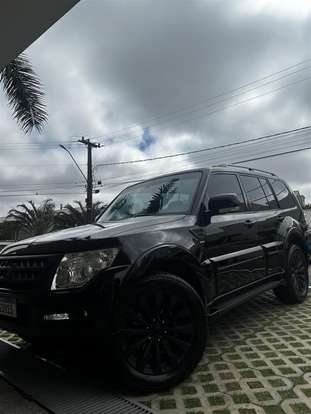 MITSUBISHI-PAJERO-2015