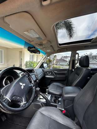 MITSUBISHI-PAJERO-2015