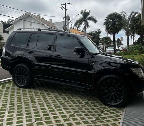 MITSUBISHI-PAJERO-2015
