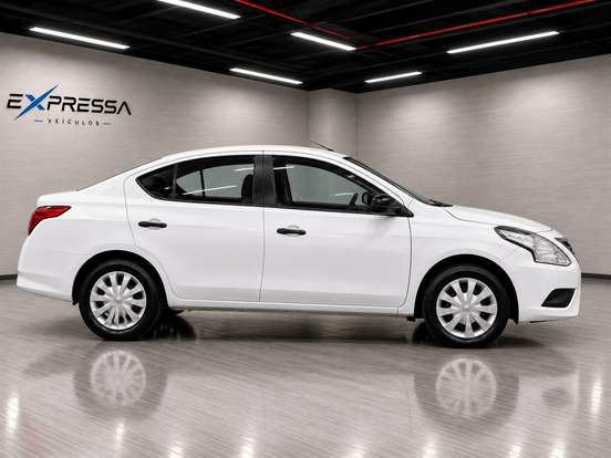 NISSAN-VERSA-2021