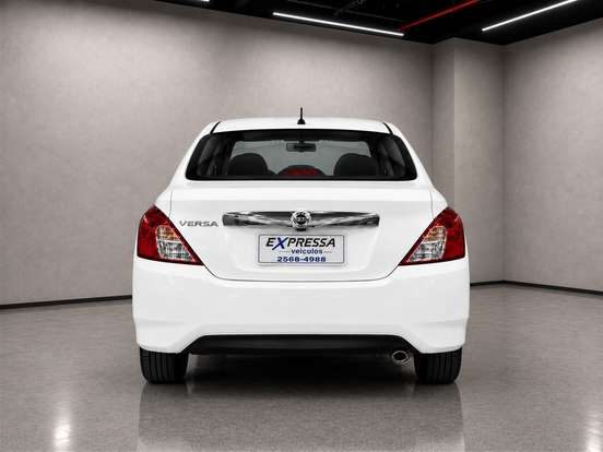 NISSAN-VERSA-2021