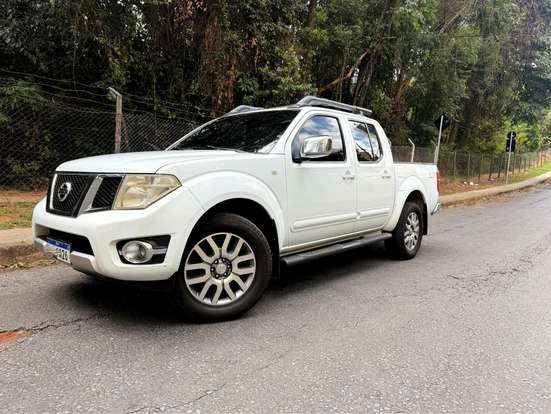 NISSAN-FRONTIER-2.5 SL 10 ANOS 4X4 CD TURBO ELETRONIC DIESEL 4P AUTOMÁTICO NISSAN-FRONTIER-2013