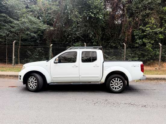 NISSAN-FRONTIER-2.5 SL 10 ANOS 4X4 CD TURBO ELETRONIC DIESEL 4P AUTOMÁTICO NISSAN-FRONTIER-2013