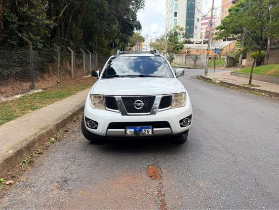 NISSAN-FRONTIER-2.5 SL 10 ANOS 4X4 CD TURBO ELETRONIC DIESEL 4P AUTOMÁTICO NISSAN-FRONTIER-2013