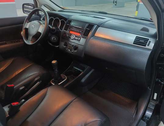 NISSAN-TIIDA-2012