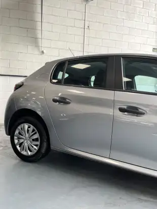 PEUGEOT-208-2023