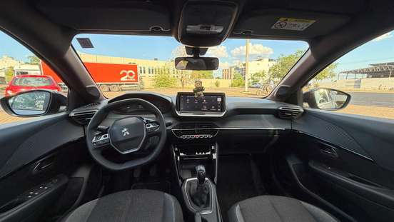 PEUGEOT-208-2024