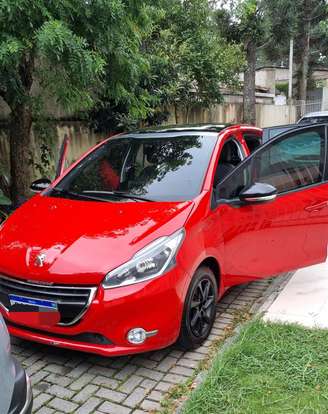 PEUGEOT-208-1.6 ALLURE 16V FLEX 4P AUTOMÁTICO PEUGEOT-208-2015