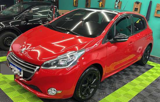 PEUGEOT-208-2015