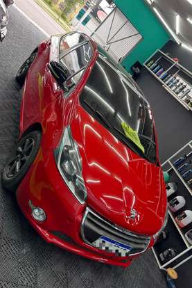 PEUGEOT-208-2015