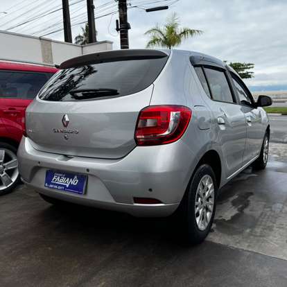 RENAULT-SANDERO-2017
