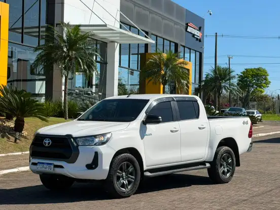 TOYOTA-HILUX-2024