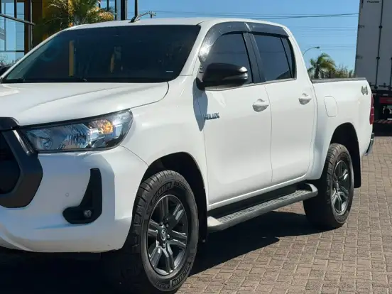 TOYOTA-HILUX-2024