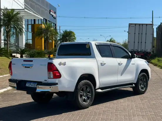 TOYOTA-HILUX-2024