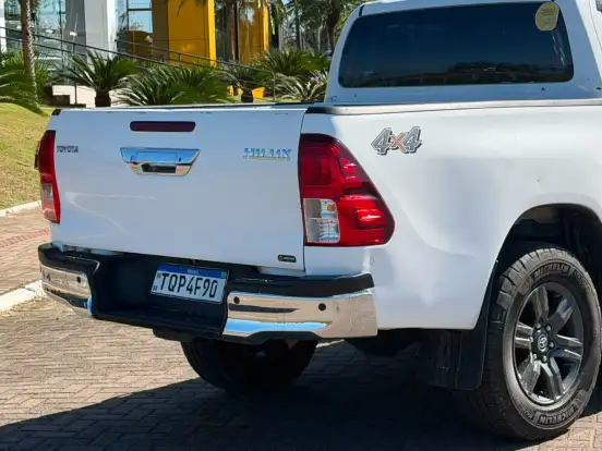 TOYOTA-HILUX-2024