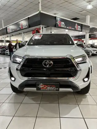 TOYOTA HILUX 2.8 D-4D TURBO DIESEL CD SRX PLUS 4X4 AUTOMÁTICO