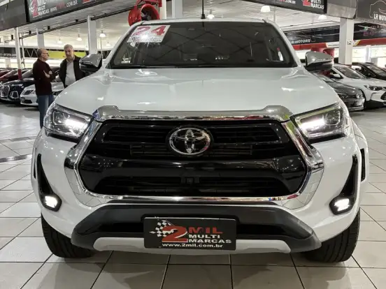 TOYOTA-HILUX-2.8 D-4D TURBO DIESEL CD SRX PLUS 4X4 AUTOMÁTICO TOYOTA-HILUX-2024