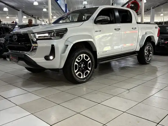 TOYOTA-HILUX-2.8 D-4D TURBO DIESEL CD SRX PLUS 4X4 AUTOMÁTICO TOYOTA-HILUX-2024