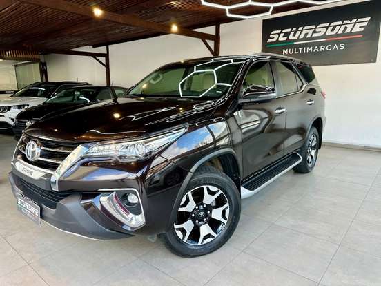 TOYOTA-HILUX-2019