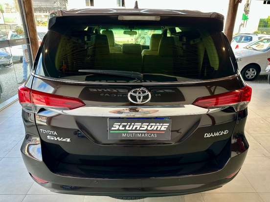 TOYOTA-HILUX-2019