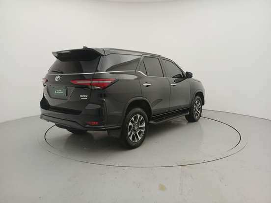 TOYOTA-HILUX SW4-2025