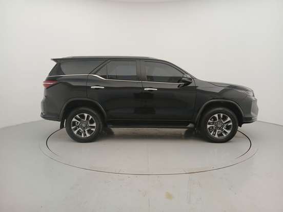 TOYOTA-HILUX SW4-2025