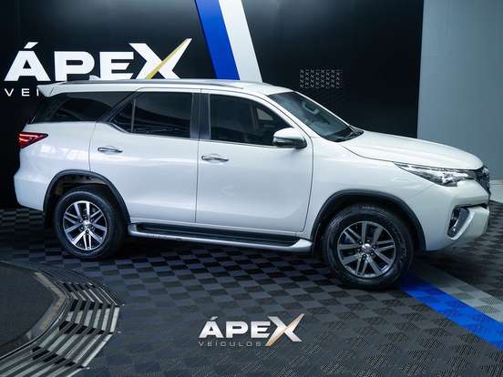 TOYOTA-HILUX SW4-2016
