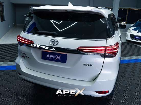 TOYOTA-HILUX SW4-2016