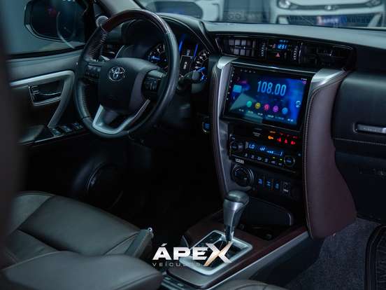 TOYOTA-HILUX SW4-2016