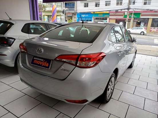 TOYOTA-YARIS-2024