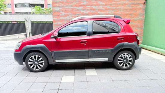 TOYOTA-ETIOS-2015