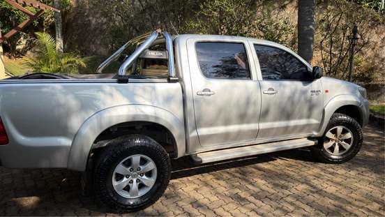 TOYOTA-HILUX-2.7 SR 4X2 CD 16V FLEX 4P AUTOMÁTICO TOYOTA-HILUX-2012