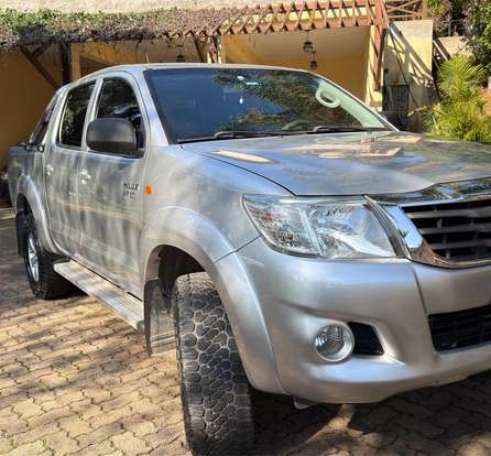 TOYOTA-HILUX-2012