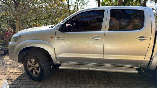 TOYOTA-HILUX-2.7 SR 4X2 CD 16V FLEX 4P AUTOMÁTICO TOYOTA-HILUX-2012