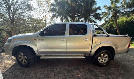 TOYOTA-HILUX-2.7 SR 4X2 CD 16V FLEX 4P AUTOMÁTICO TOYOTA-HILUX-2012