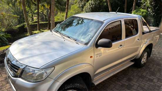TOYOTA-HILUX-2.7 SR 4X2 CD 16V FLEX 4P AUTOMÁTICO TOYOTA-HILUX-2012