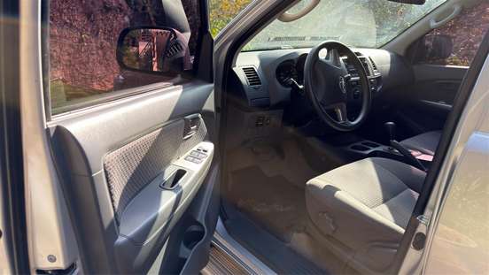 TOYOTA-HILUX-2012