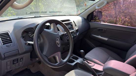 TOYOTA-HILUX-2.7 SR 4X2 CD 16V FLEX 4P AUTOMÁTICO TOYOTA-HILUX-2012