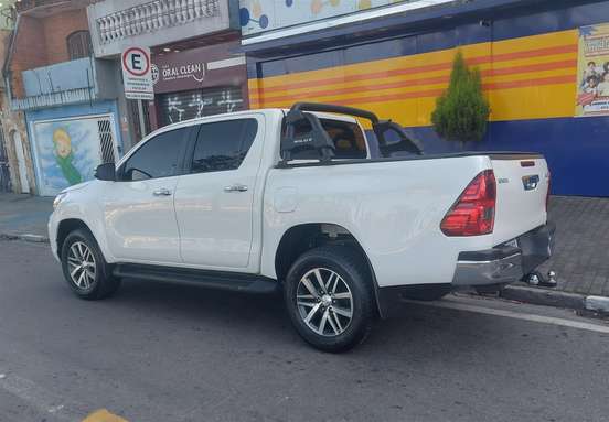 TOYOTA-HILUX-2020