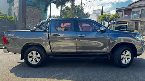 TOYOTA-HILUX-2017