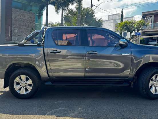 TOYOTA-HILUX-2.8 SRV 4X4 CD 16V DIESEL 4P AUTOMÁTICO TOYOTA-HILUX-2017