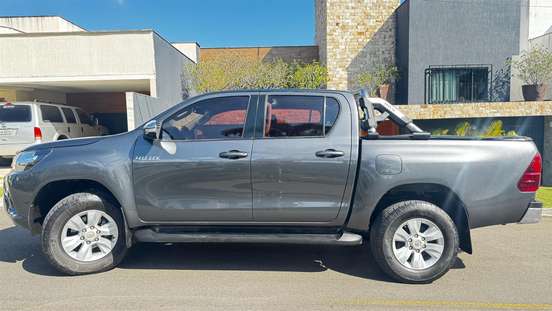 TOYOTA-HILUX-2017