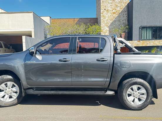 TOYOTA-HILUX-2.8 SRV 4X4 CD 16V DIESEL 4P AUTOMÁTICO TOYOTA-HILUX-2017